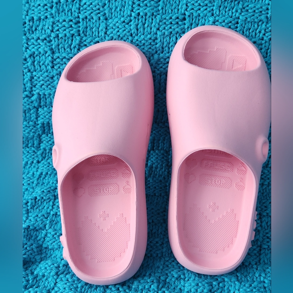 KENROLL Kids Shower Shoes, Non Slip Slide Sandals, Summer Lightweight Slippers
